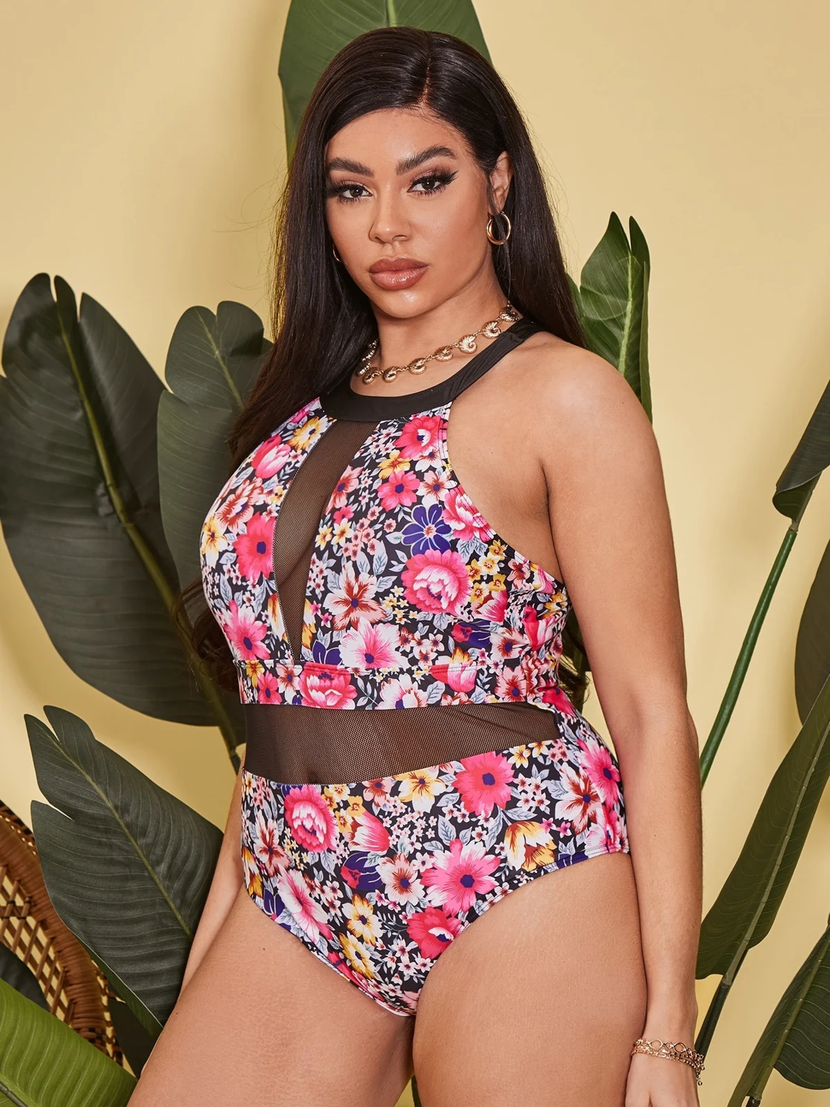 Plus-Size Floral High-Neck Suit, photograph 3