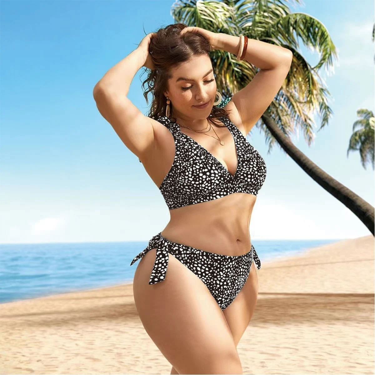 Plus-Size Green Print Bikini, photograph 3