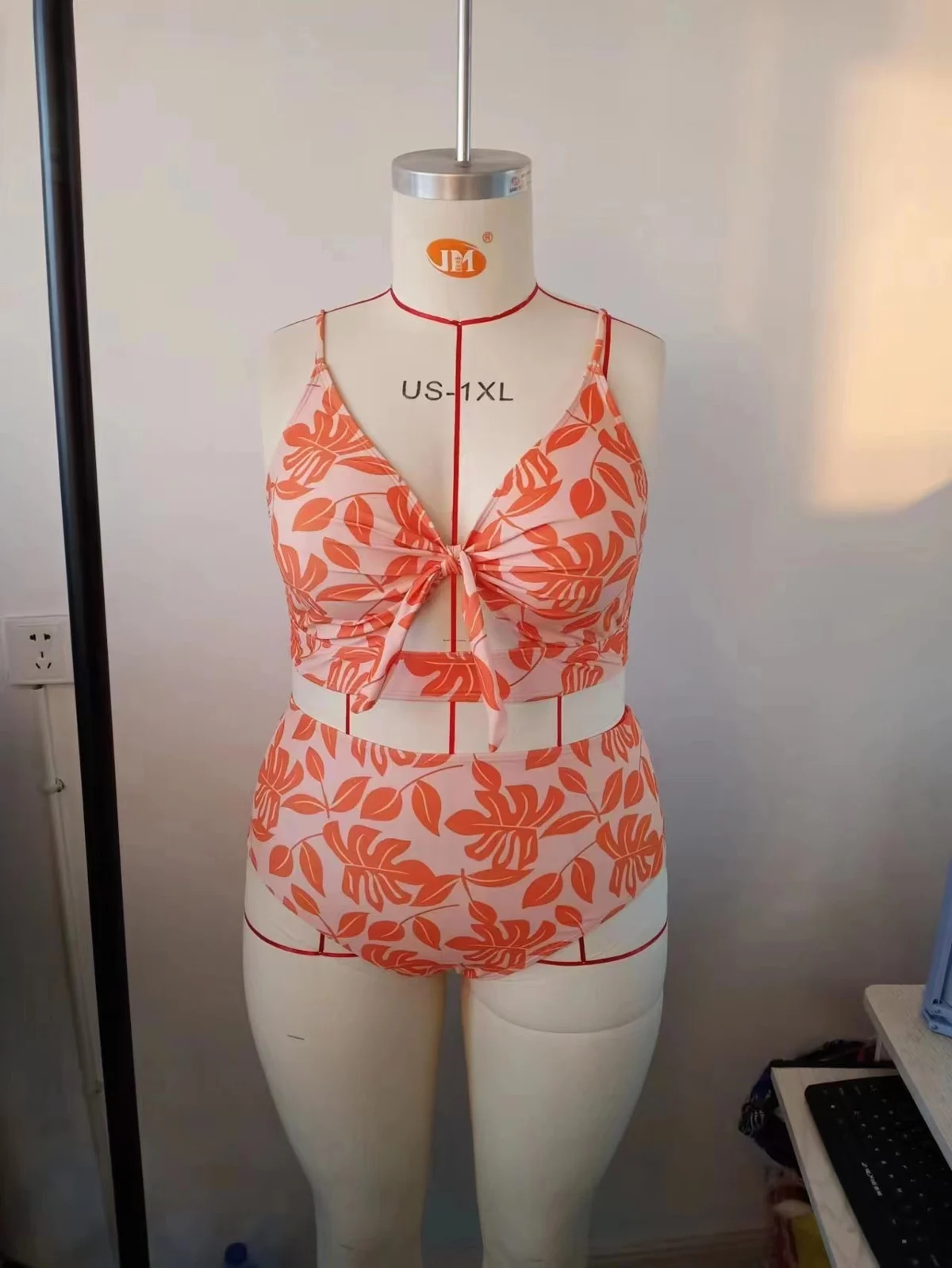 Plus-Size Floral Tie-Front Set, photograph 2