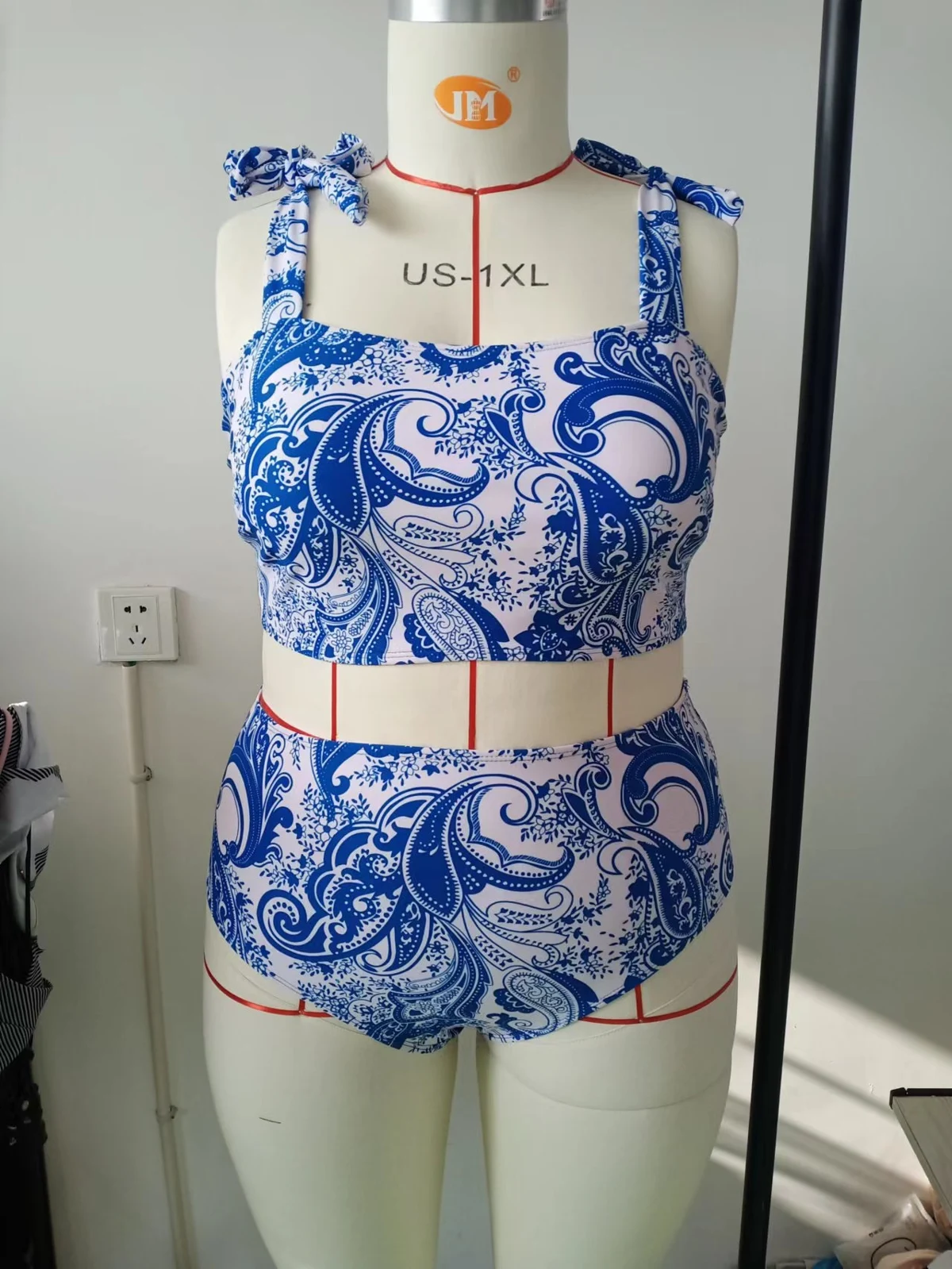 Plus-Size Paisley Tie-Strap Set, photograph 2
