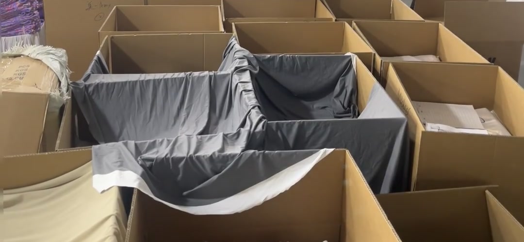 Open lined cartons prepared for garment packing
